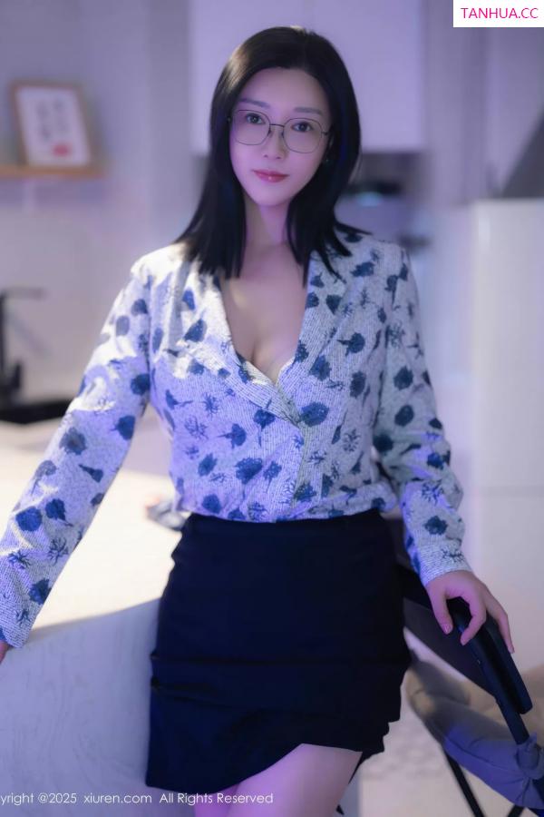   [XiuRen]高清写真图 2025.10.14 No.10866 雅茹老师 OL服饰第20张图片